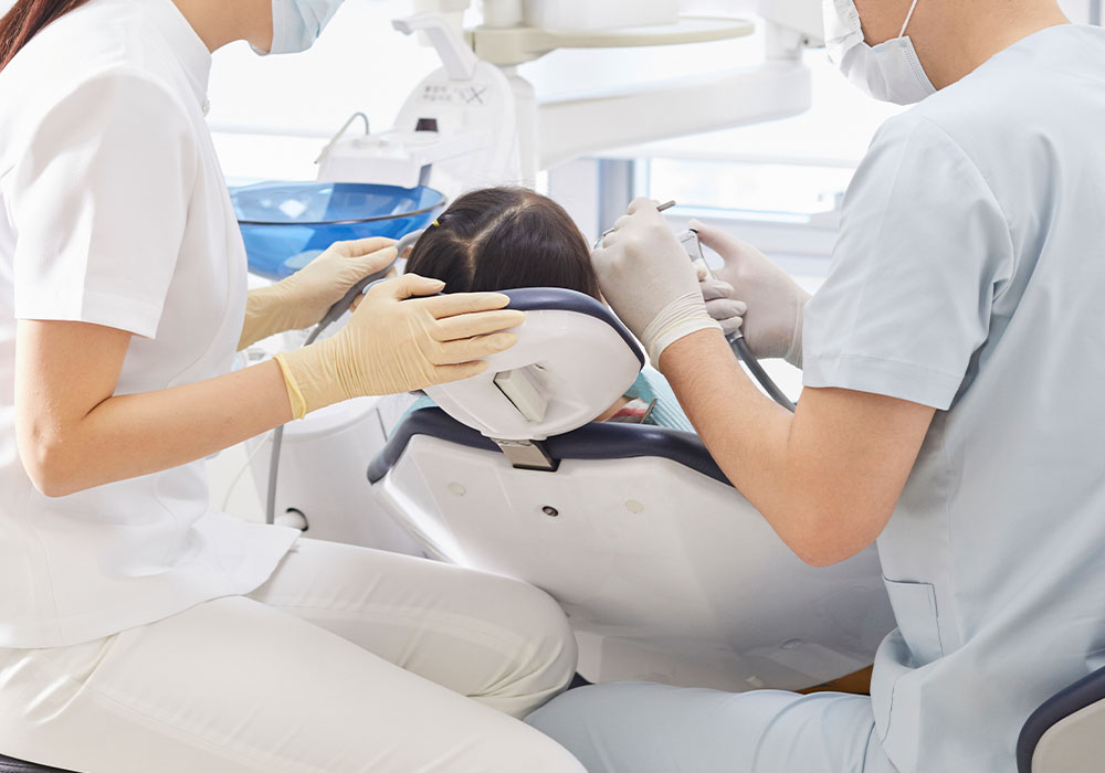 専門的な治療を行う歯科医師と歯科麻酔科医の連携による口腔外科手術